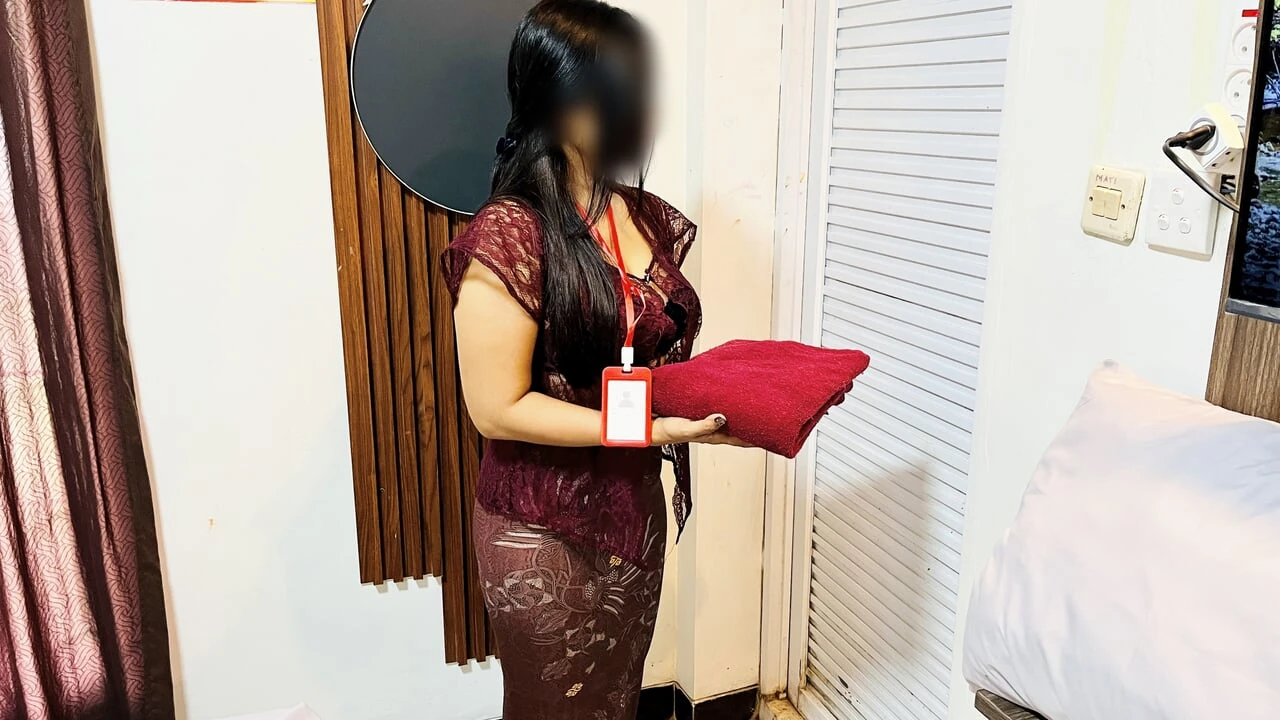 Hotel waitress kebaya merah (girl trapped by hotel guest)